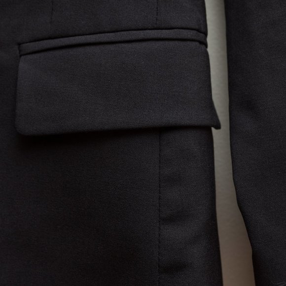 Black Banana Republic Blazer with contrasting Collar and Sleeve Lining, size 0 - Picture 5 of 10